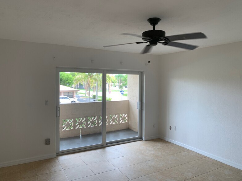 Building Photo - 14500 SW 88th Ave