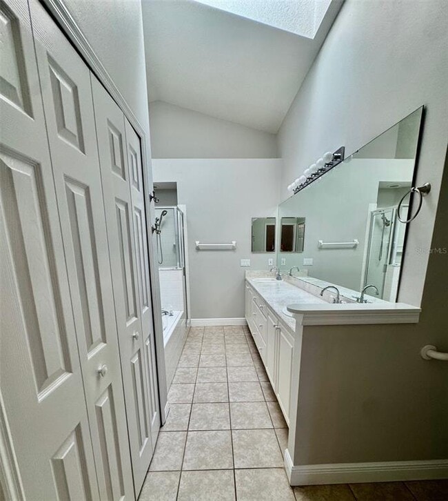 Building Photo - 1001 E Pebble Beach Cir