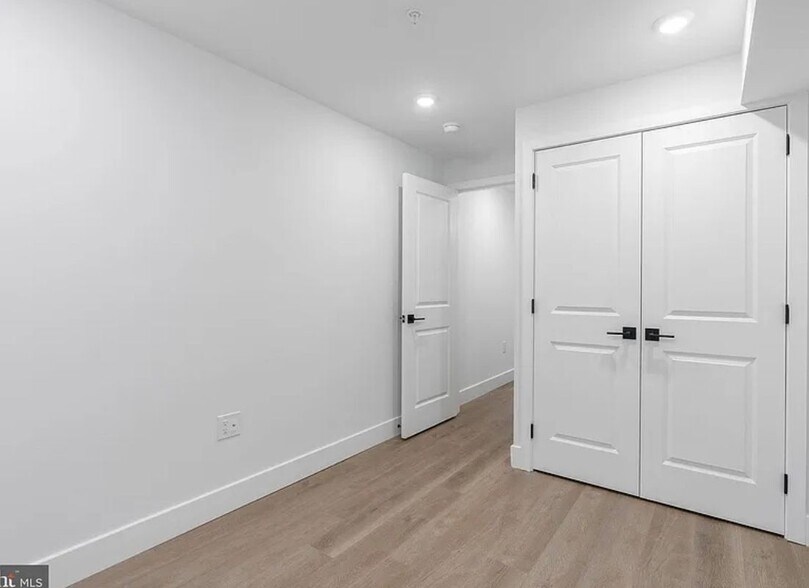 Building Photo - 2055 E Rush St