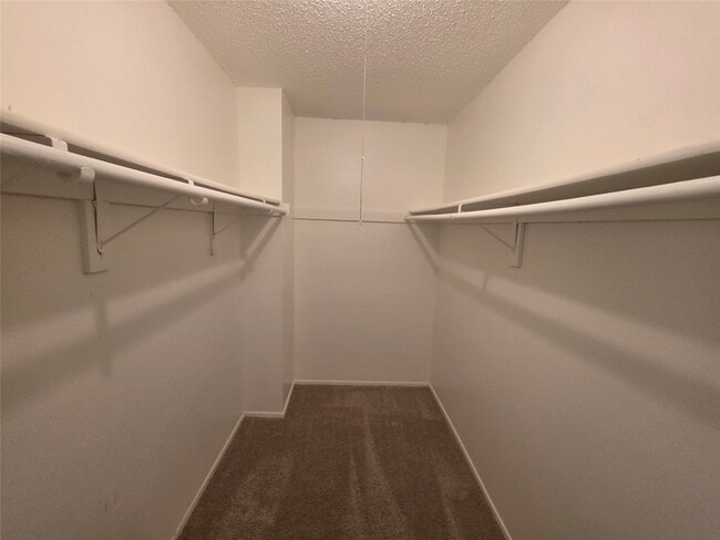 Building Photo - 2114 Greenbriar Colony Dr