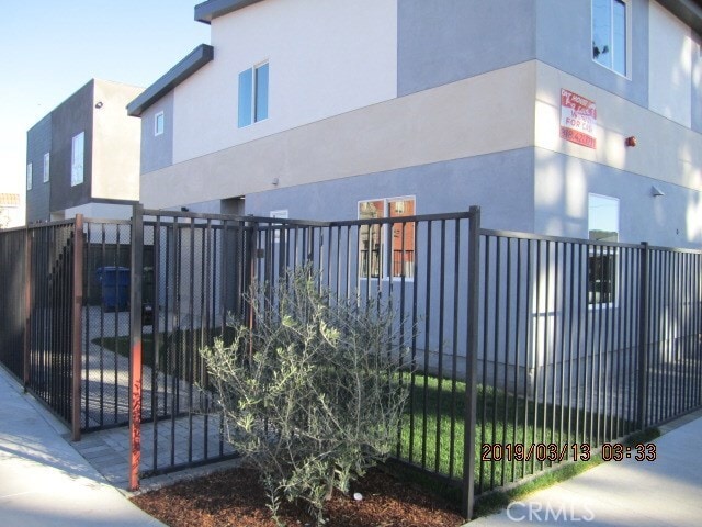 Building Photo - 6220 Tyrone Ave