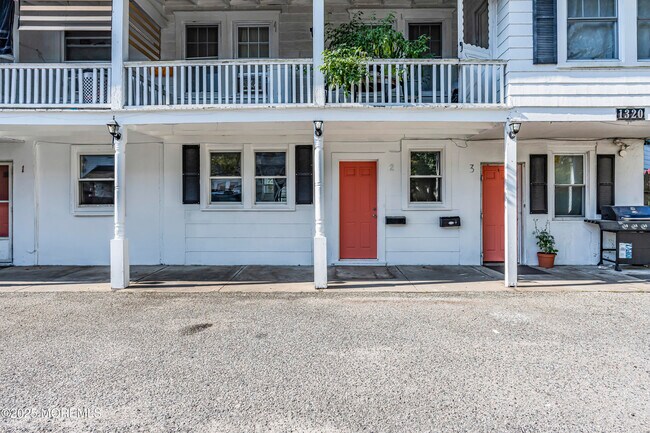 Building Photo - 1320 3rd Ave