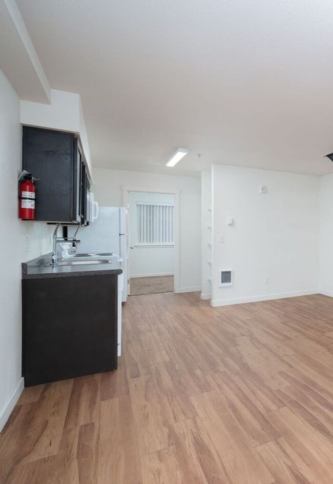 Building Photo - 3x1 upper level unit in Central Park Rose! $800 off 1st month rent!!