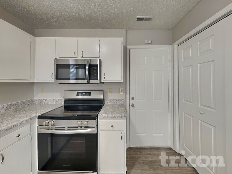 Building Photo - 6503 Townsend Way