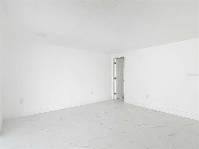 Building Photo - 9920 San Mateo Way