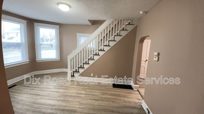 Building Photo - 830 St Clair Ave