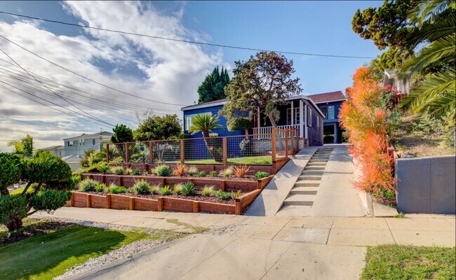 Building Photo - 663 Micheltorena St