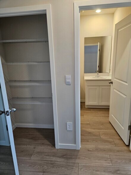 Building Photo - 707 NW 7th Terrace