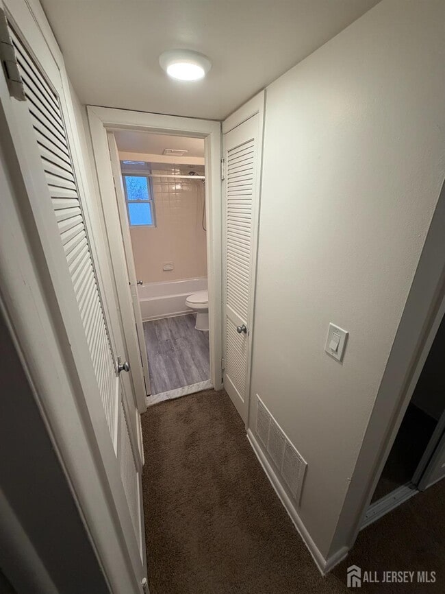 Building Photo - 504 Lakeview Terrace