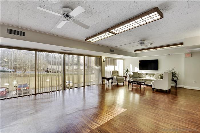 Building Photo - 1300 Army Navy Dr