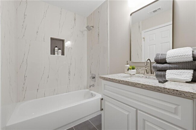 Building Photo - 682 Montglade Ct