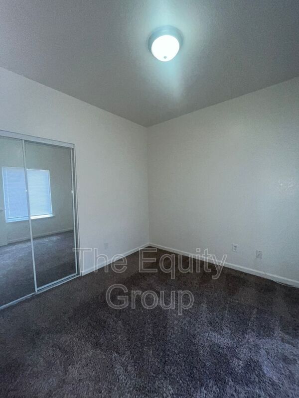 Building Photo - 2911 S Sallee Ct