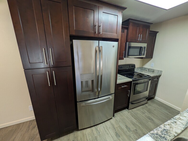 Building Photo - 2938 N 61st Pl Unit 135