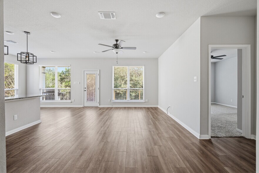 Building Photo - 5613 St Charles Dr
