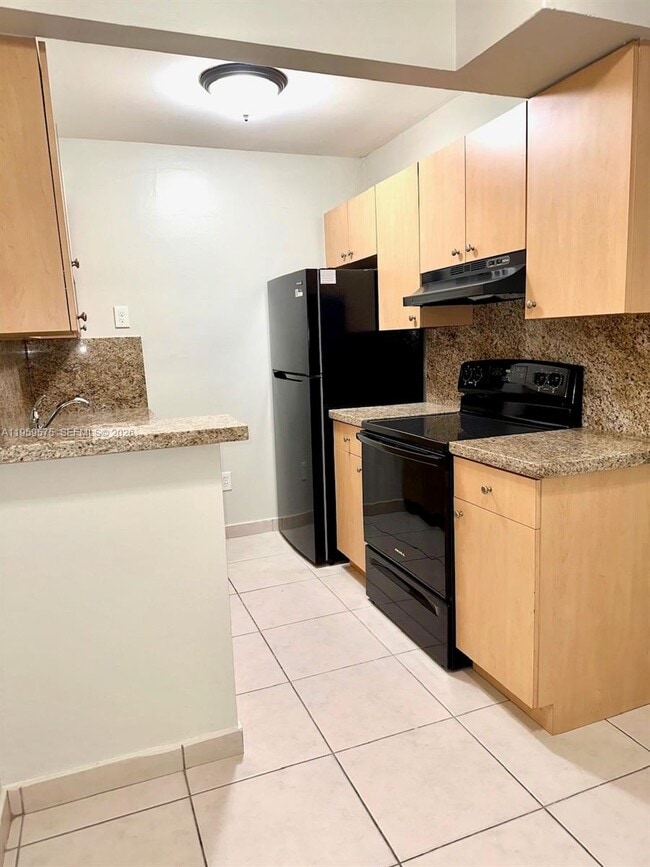 Building Photo - 10786 N Kendall Dr