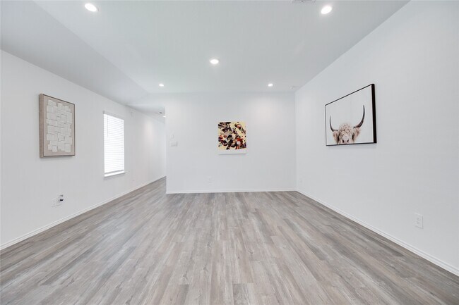 Building Photo - 5706 Simcrest Grove Dr