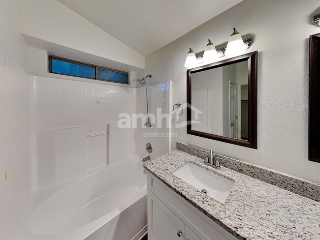 Building Photo - 3033 W Quail Ave