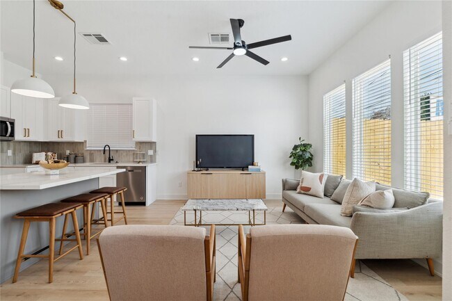 Building Photo - 6528 Weston St