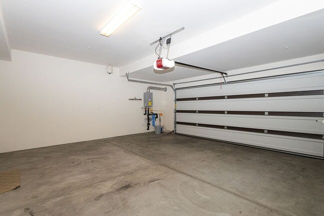 Building Photo - Bright and Airy Split-Level Townhouse in W...