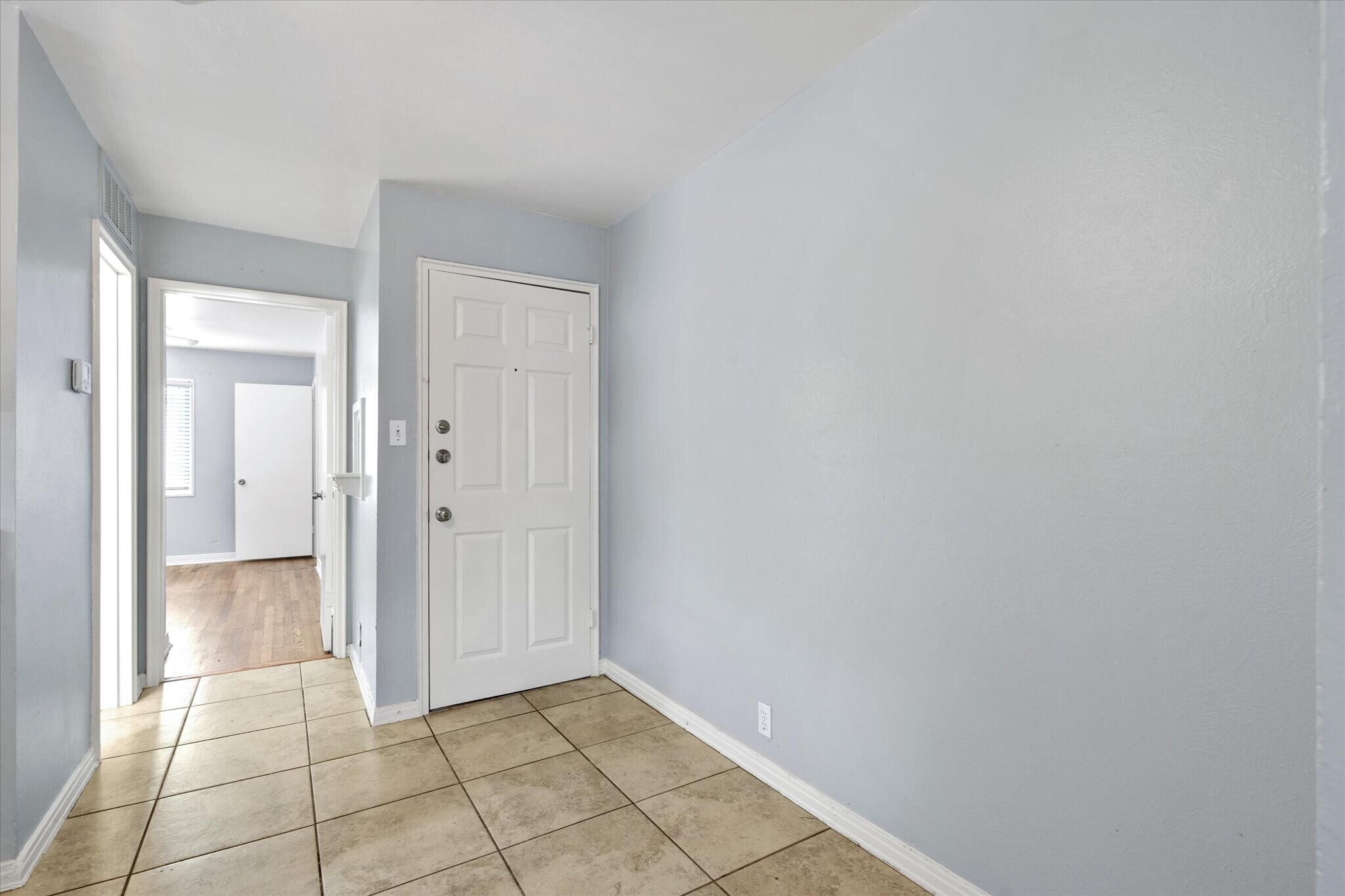 Building Photo - 5837 Locke Ave