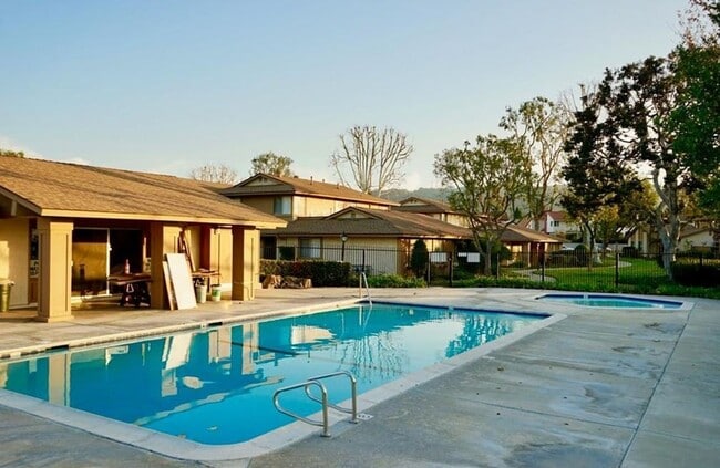 Building Photo - Updated 2-Bedroom Townhome with Garage in Resort-Style Community