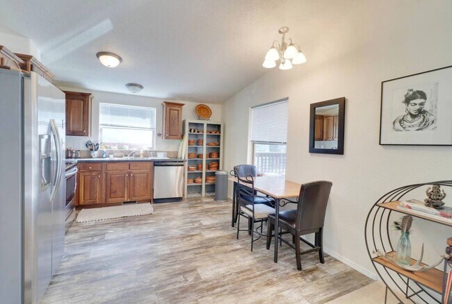 Building Photo - Spacious Fully Furnished Home with 3 Bedroom | 2 Bath home in White Salmon.