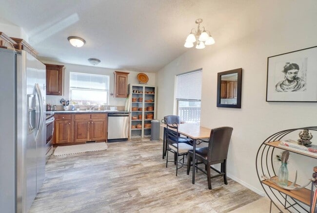 Building Photo - Spacious Home with 3 Bedroom | 2 Bath home...