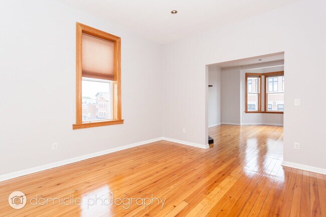 Building Photo - 2204 N Clybourn Ave