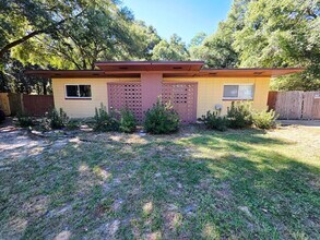 Building Photo - 126 Smith St