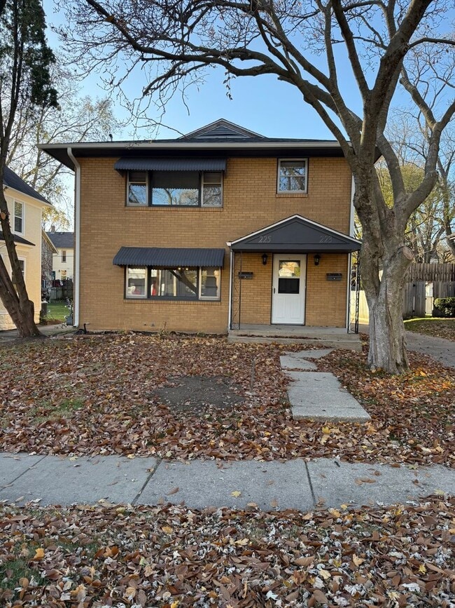 Building Photo - Gardiner Ave S. 223-225