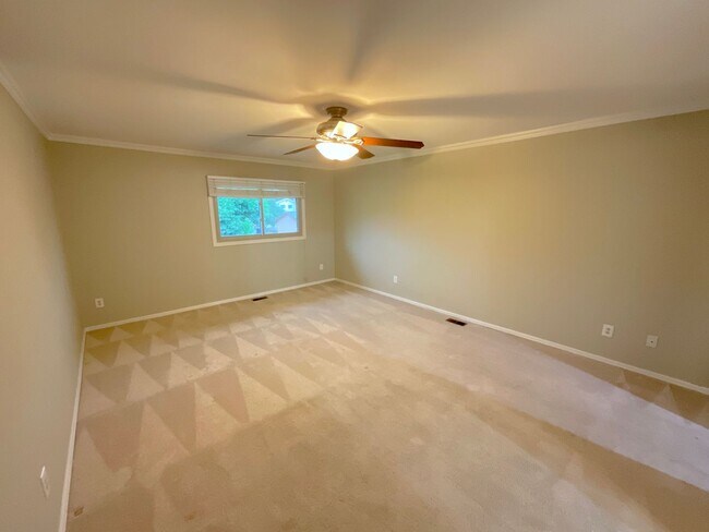 Building Photo - 4 Bedroom Home Available Near S Academy Bl...