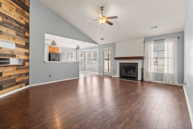 Building Photo - Winslow Home
