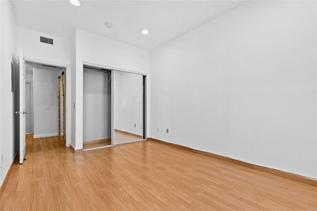 Building Photo - 16940 Chatsworth St