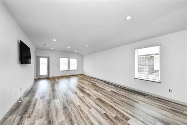 Building Photo - 14734 Sweetwater Dr