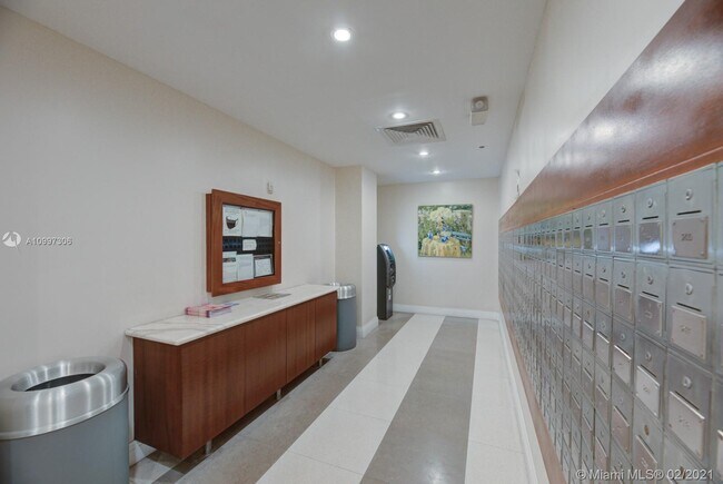 Building Photo - 3001 S Ocean Dr