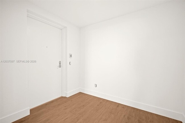 Building Photo - 14951 Royal Oaks Ln