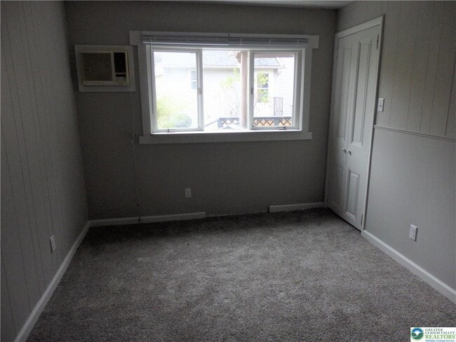 Building Photo - 33 N Hellertown Ave