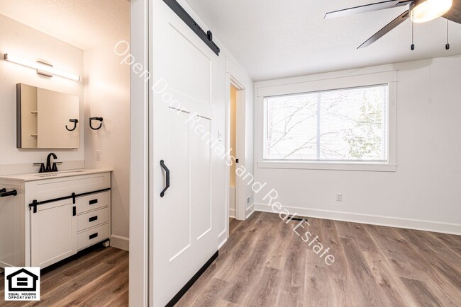 Building Photo - 15110 Tally Ho Dr