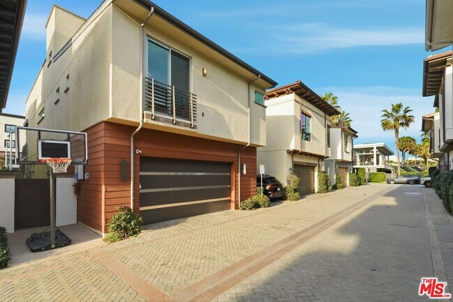 Building Photo - 12871 Hammock Ln