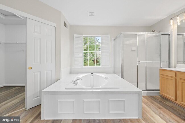 Building Photo - 18865 Crossroads Ct