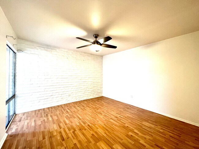 Building Photo - Arcadia-Biltmore area apartment -- MOVE IN...