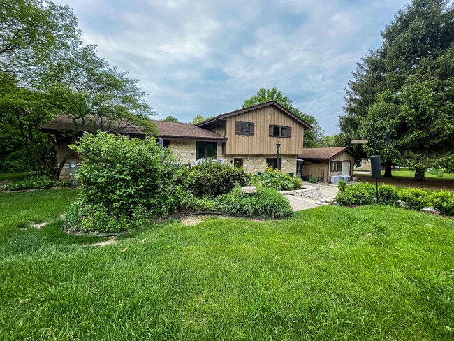 Building Photo - 6211 Fisher Ln