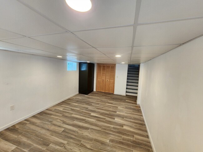 Building Photo - 35 Bowker St