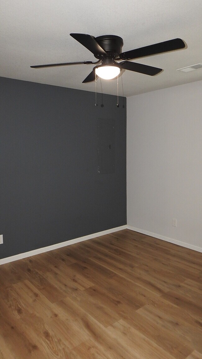 Building Photo - Newer Build - 3 bed -2bath Home in Indepen...