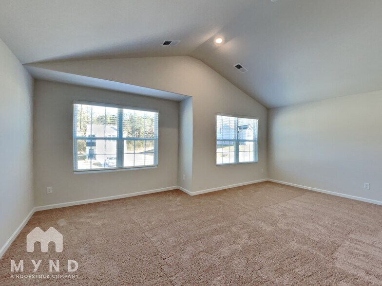 Building Photo - 94 Taverners Ln