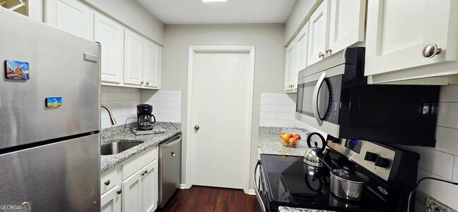 Building Photo - 5151 Roswell Rd