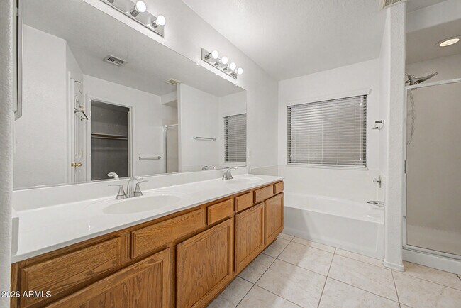 Building Photo - 6602 W Desert Hollow Dr
