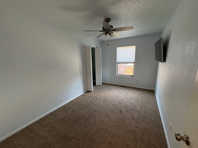 Building Photo - 3 Bed 2.5 Bath Home with 2 Car Detached Ga...