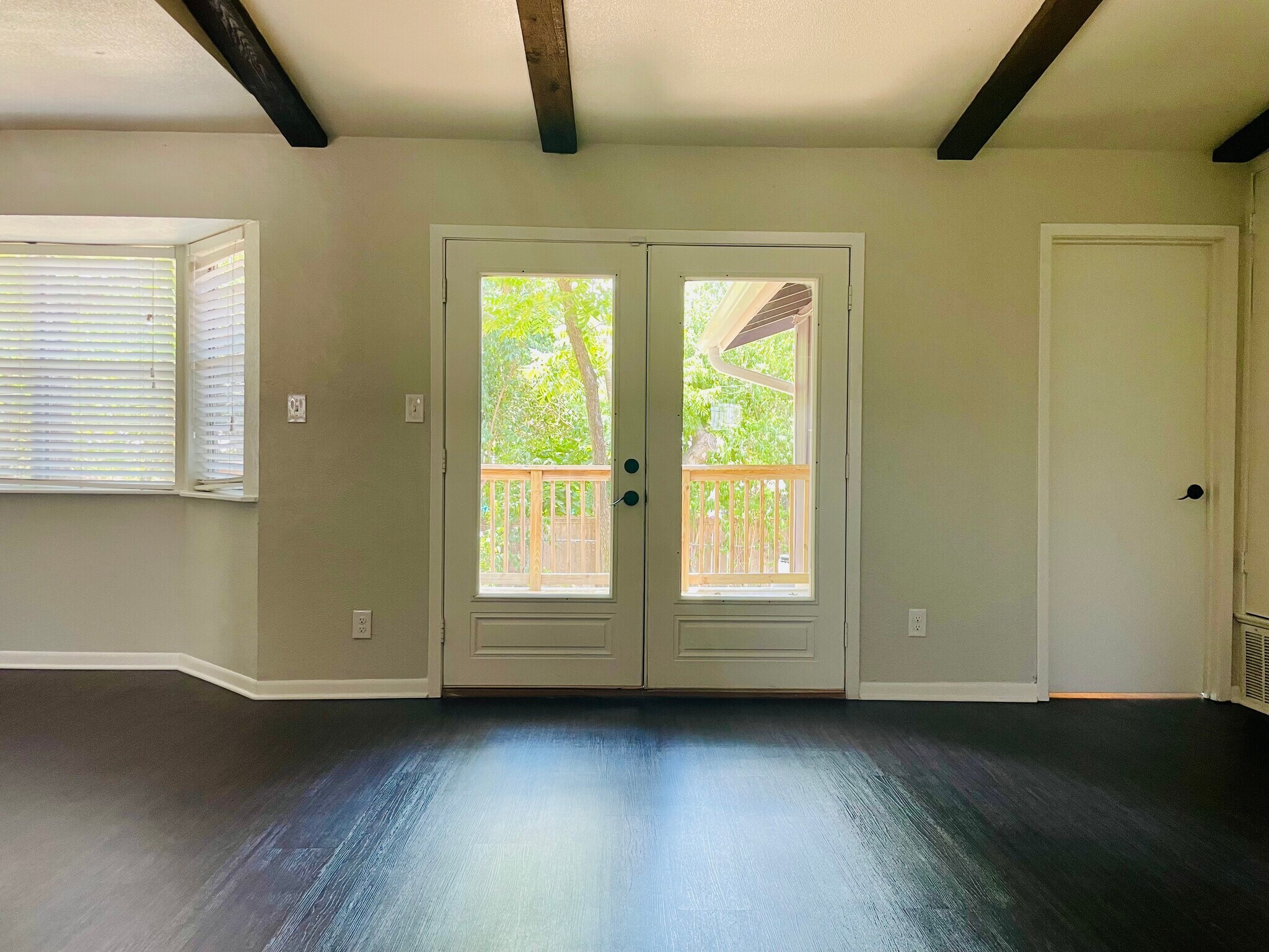 Beams, french doors - 6717 Tulsa Cove