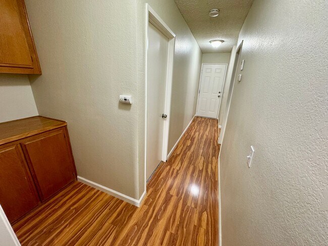 Building Photo - Beautiful 3 bedroom home